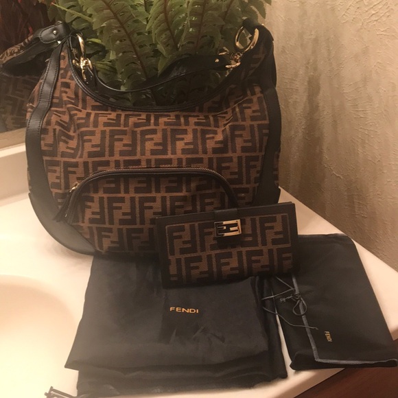 Meet your Posher, Yolanda - Picture 1 of 2